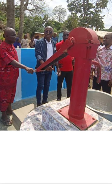 Don à la grande mosquée de Daoukro